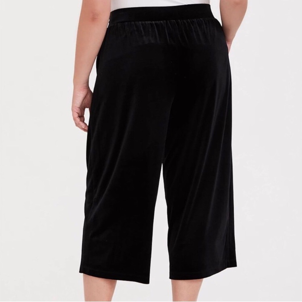 Torrid Black Velour Wide Leg Crop Pants Size 2X - Picture 4 of 10